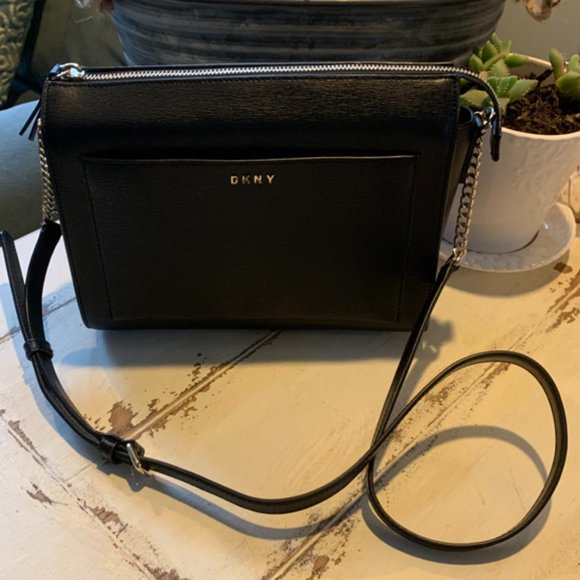 Dkny Handbags - DKNY Black and Gold Chain Purse